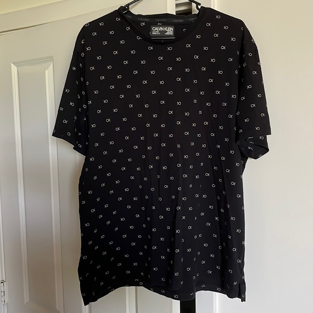 Calvin Klein tshirt. Size XXL.